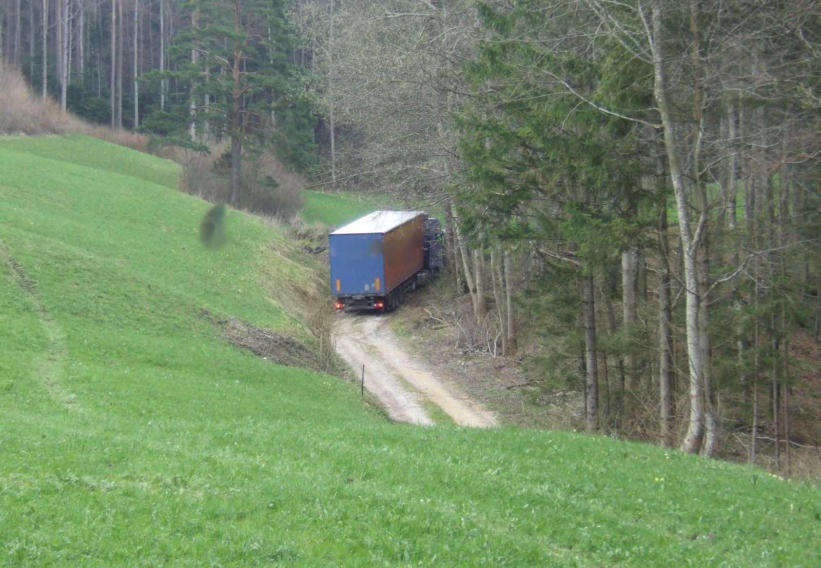 Sattelschlepper auf Abwegen - Das Bild wird blockiert. – Möglicherweise durch einen aktiven Adblocker.