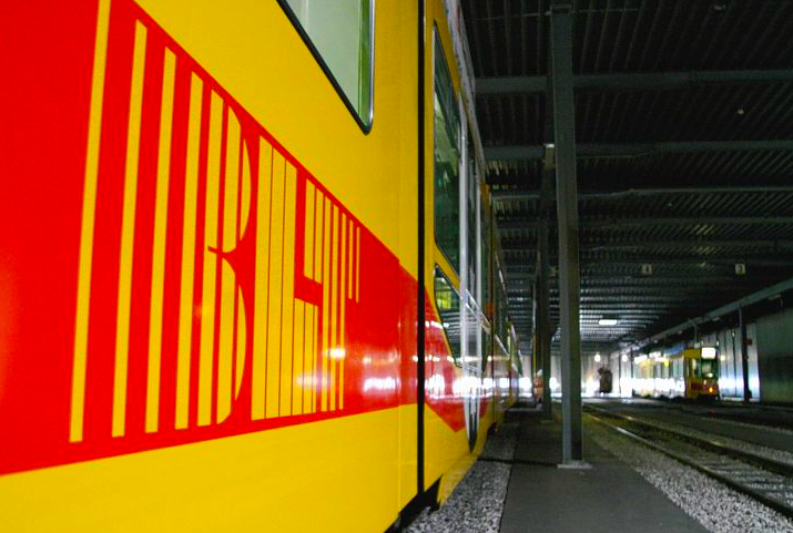 Velofahrerin missachtet Rotlicht und kollidiert mit Tram - Das Bild wird blockiert. – Möglicherweise durch einen aktiven Adblocker.