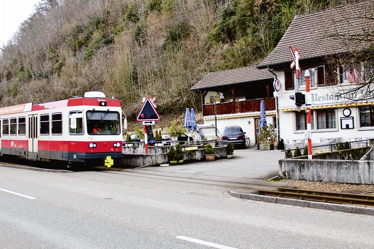 WB-Übergänge Linden- und Gwaagenbrücke erhalten Schranken - Das Bild wird blockiert. – Möglicherweise durch einen aktiven Adblocker.