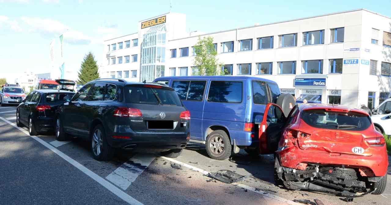 Zwei Verletzte bei Auffahrkollision - Das Bild wird blockiert. – Möglicherweise durch einen aktiven Adblocker.