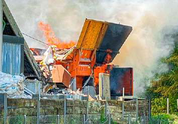 Shredderbrand in Entsorgungszentrum