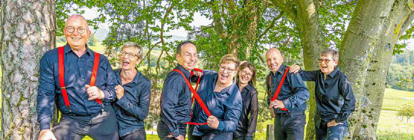 Musikschul-Staff spielt Pop-Covers