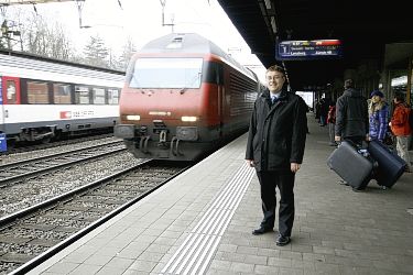 ÖV-Stellenleiter Meisinger zu Bahn-Pannen - Das Bild wird blockiert. – Möglicherweise durch einen aktiven Adblocker.