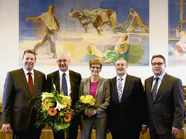 Regierung verteilt Direktionen in drei Wochen neu - Das Bild wird blockiert. – Möglicherweise durch einen aktiven Adblocker.