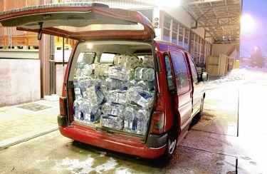 Polizei stoppt «Mineralwasser-Schwertransport» - Das Bild wird blockiert. – Möglicherweise durch einen aktiven Adblocker.