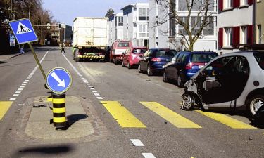 Hoher Schaden nach Streifkollision in Binningen - Das Bild wird blockiert. – Möglicherweise durch einen aktiven Adblocker.