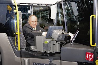 Den Bus steuert der Priester - Das Bild wird blockiert. – Möglicherweise durch einen aktiven Adblocker.