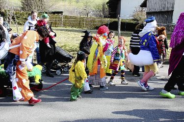 Farbenfrohe Kinderfasnacht in Thürnen - Das Bild wird blockiert. – Möglicherweise durch einen aktiven Adblocker.
