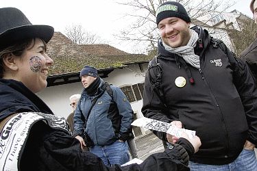 Glöggeliwagä bietet dem Gurlifiengger die Stirn - Das Bild wird blockiert. – Möglicherweise durch einen aktiven Adblocker.