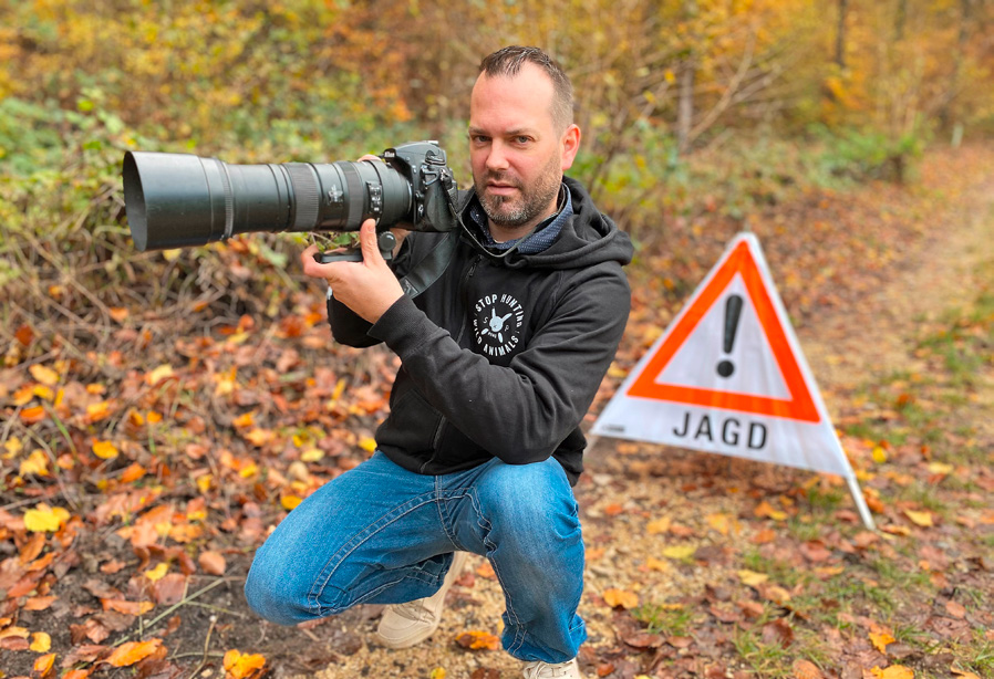 Tierschützer schauen Jägern auf die Finger