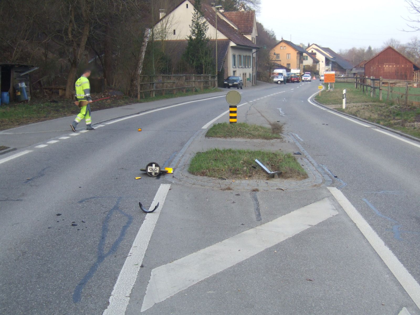 Lenkerin verursacht Verkehrsunfall und wird verletzt - Das Bild wird blockiert. – Möglicherweise durch einen aktiven Adblocker.