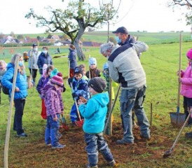Für jedes Kind ein Apfelbaum